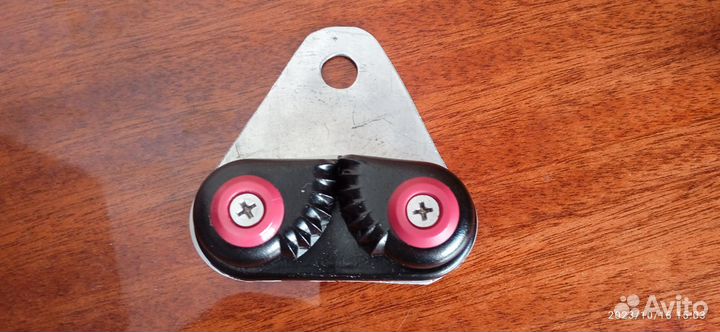 Якорный кулачковый рым