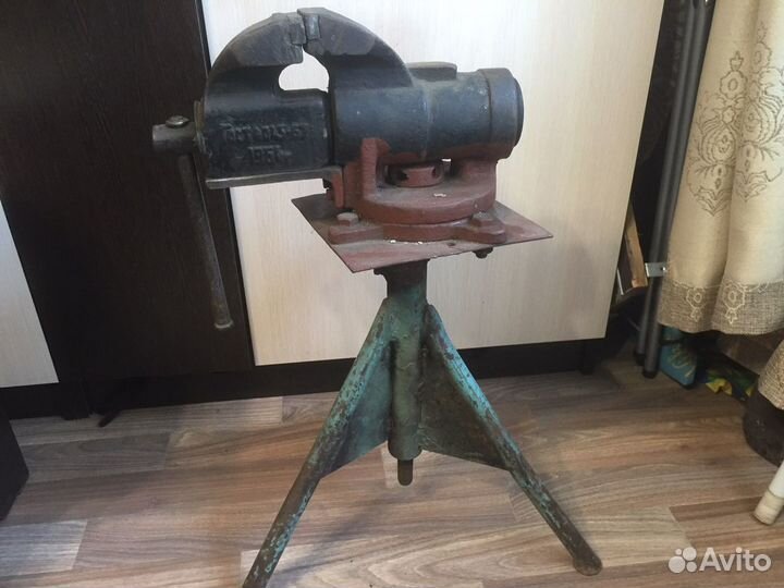 Редкие тиски 1964 год с подставкой
