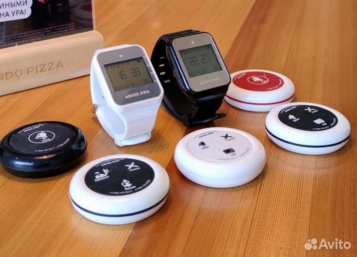 Кнопка вызова персонала и часы официанта