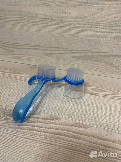 Щетка для маникюра с ручкой