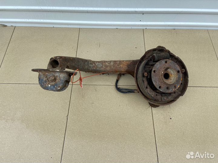 Поворотный кулак задний правый BMW е36