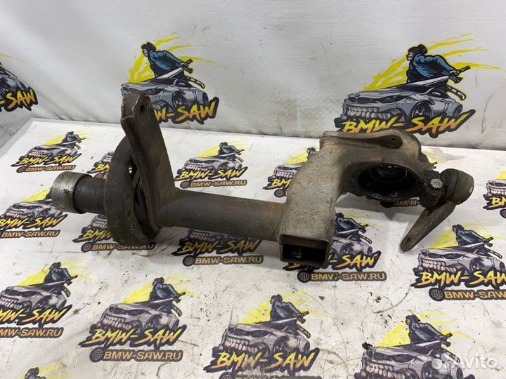 Поворотный кулак передний правый Audi Coupe 81/85