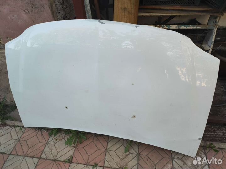 Капот на LADA largus
