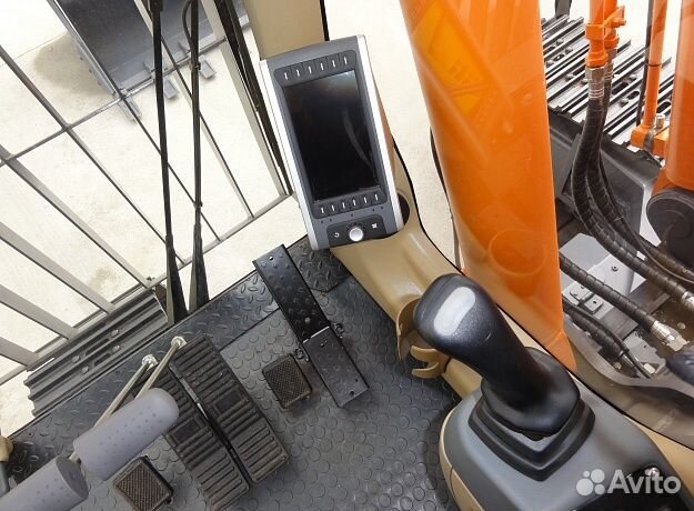 Гусеничный экскаватор UMG E330C, 2023