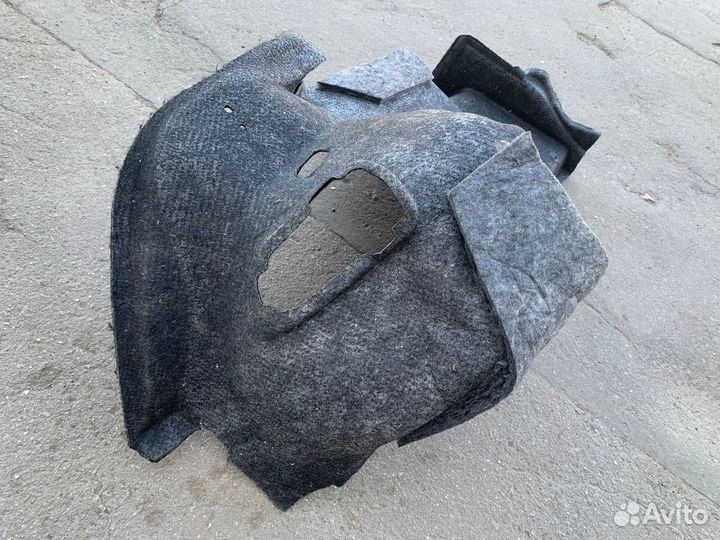 Обшивка багажника правая Mercedes W205