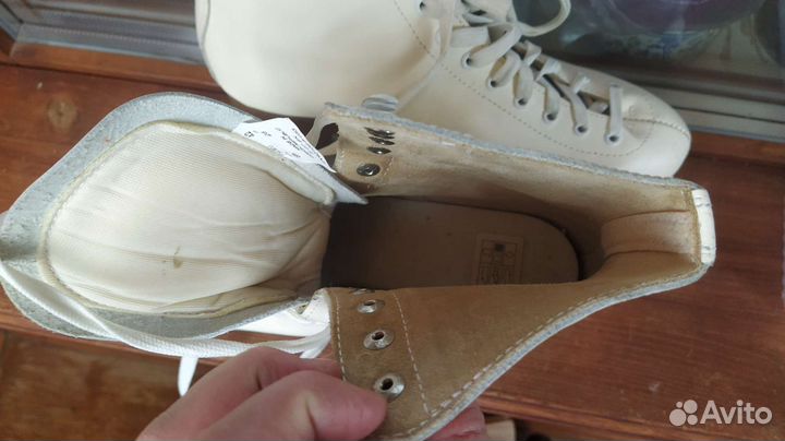 Женские фигурные коньки