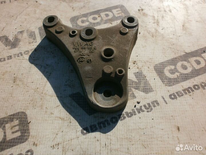 Кронштейн двигателя правый Шкода Фабия 1