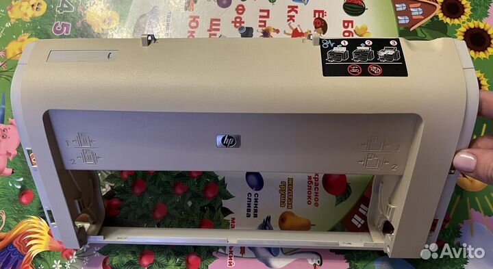 Передняя часть корпуса принтера HP