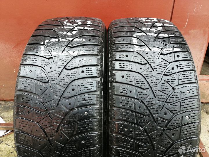 Bridgestone Blizzak Spike-02 215/55 R17 98T