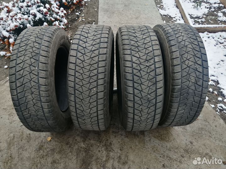 Bridgestone Blizzak DM-V2 225/65 R17