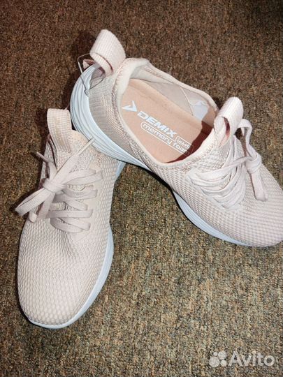 Кроссовки новые