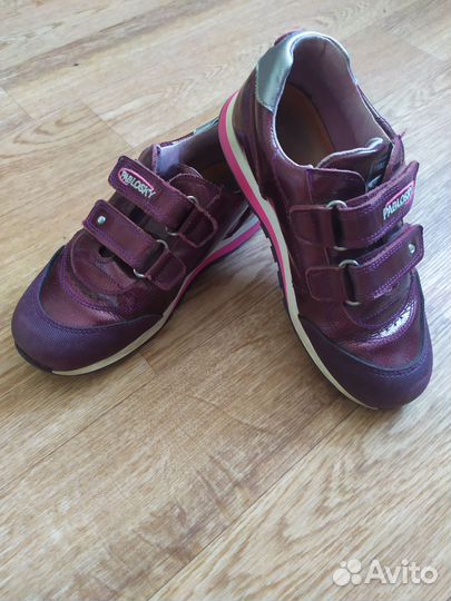 Кроссовки р.34