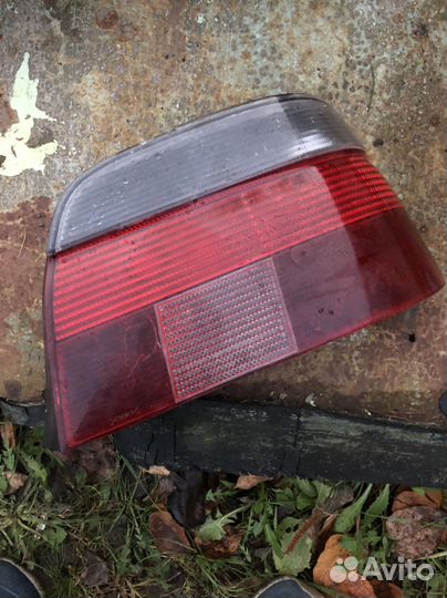 Один правый задний фонарь bmw e39