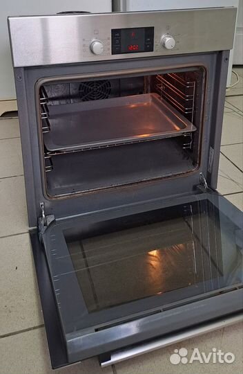 Духовой шкаф Bosch в идеальном состоянии