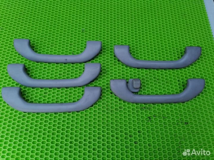 Ручка потолка Митсубиси Шариот 3