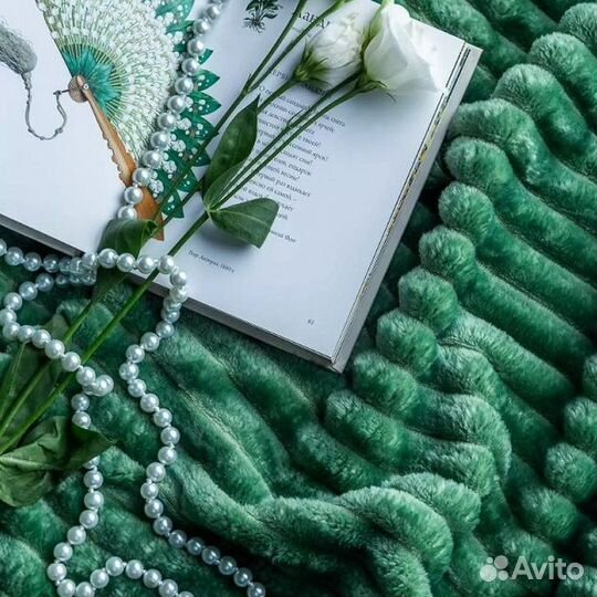 Красивый зеленый плед новый 180 на 200 см