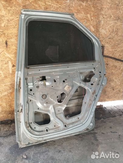 Дверь правая задняя. Renault Logan 1 поколение
