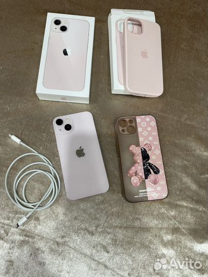 Телефон iPhone 13