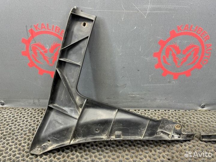 Кронштейн бампера задний Chrysler Voyager 4 2.4