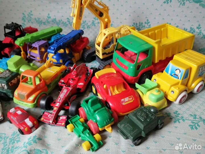 Машинки игрушечные