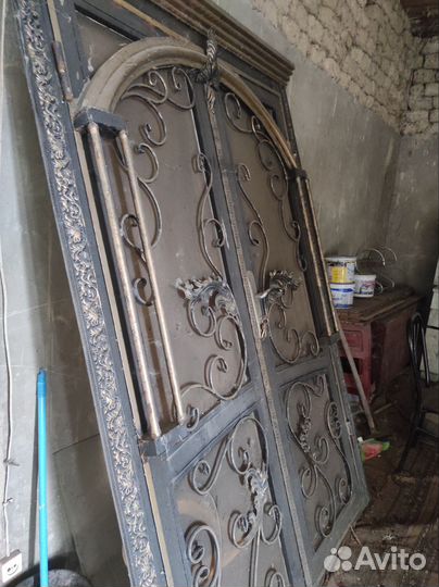 Дверь двухстворчатая железная 135/215,150/225