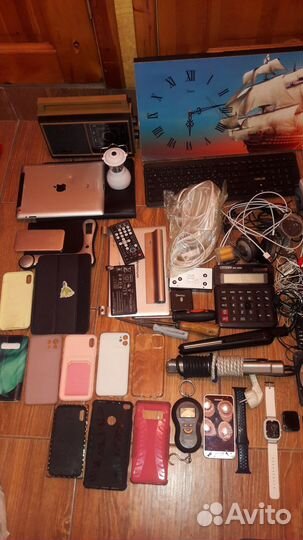 Много наушников и прочее вместе