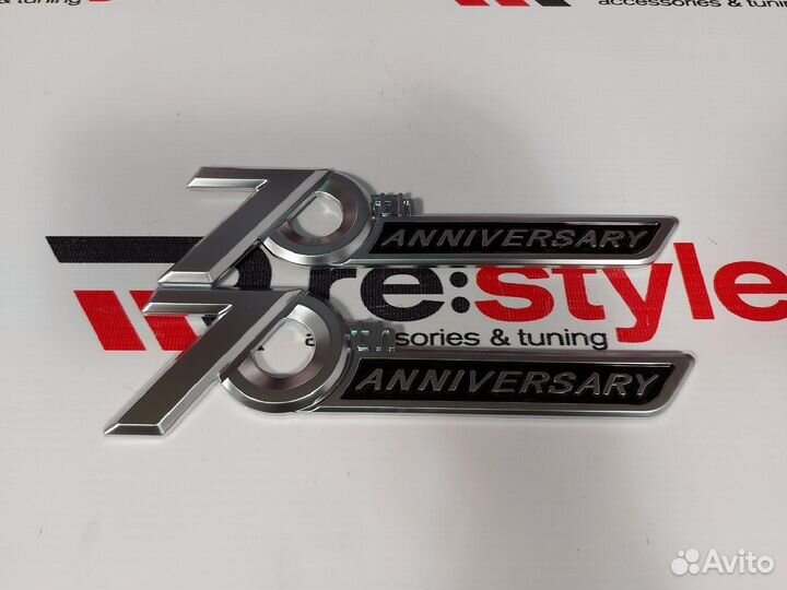 Эмблема Toyota Land Cruiser 300