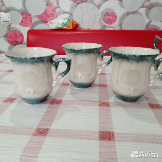 Сахарница и чашки