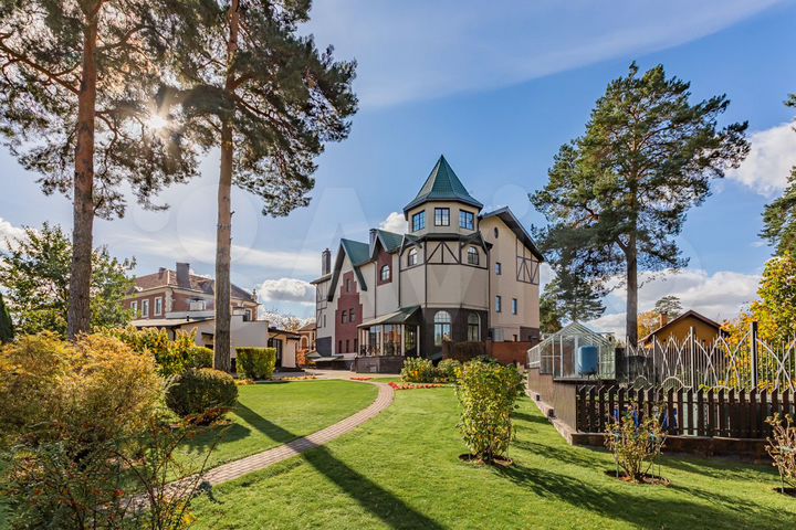 Дом 1200 м² на участке 30 сот.