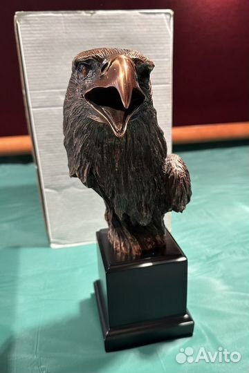 Статуэтка птицы орел