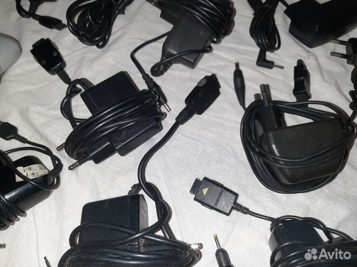 Лот Зарядные устройства для старых сотовых 20шт