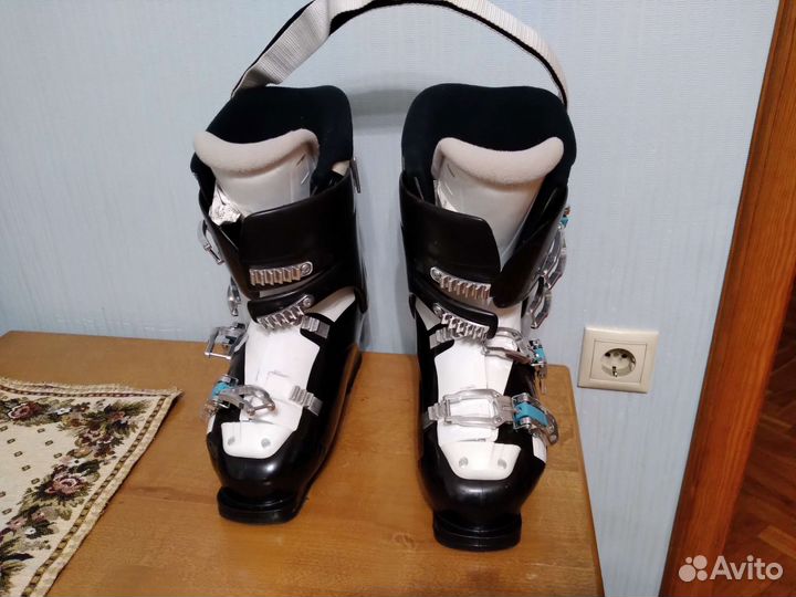 Комплект для горных лыж(ботинки,шлем)