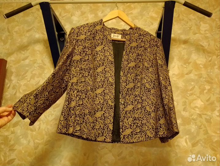 Костюм женский нарядный 44 46