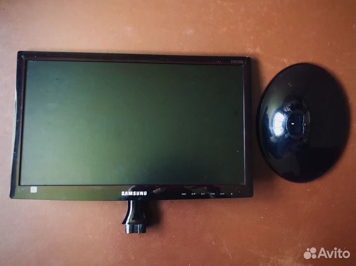 Монитор Samsung S19C300