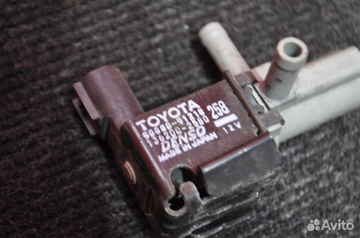 Клапан ваккумный toyota corolla ZZE120
