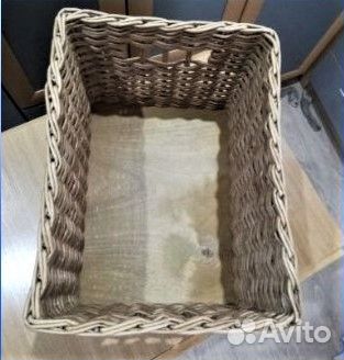 Короб на фанерном дне из бумажной лозы