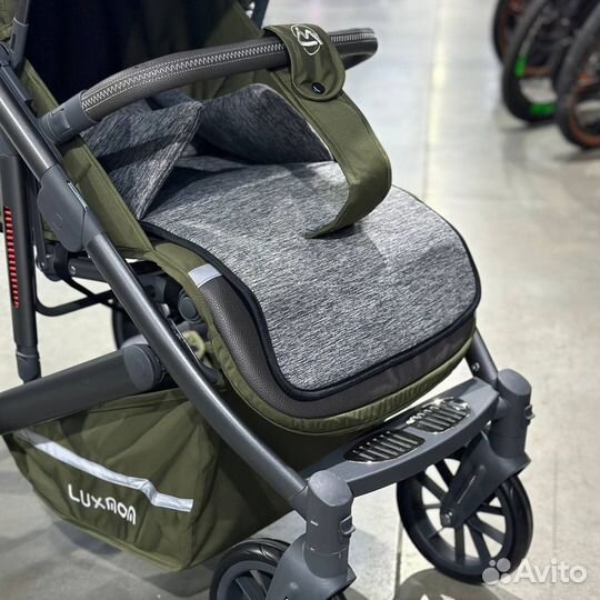 Прогулочная коляска новая