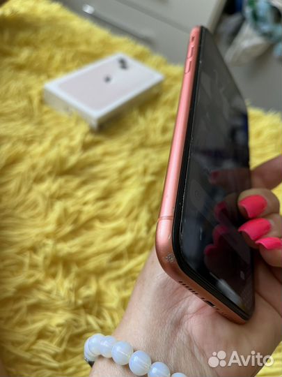 Телефон iPhone XR