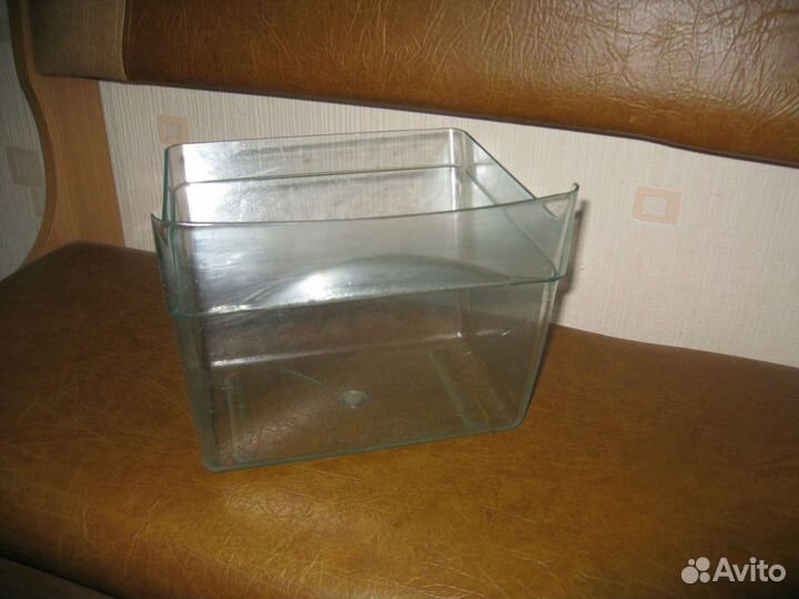 Две ёмкости для холодильника