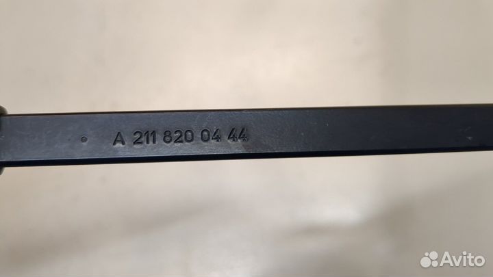 Щеткодержатель правый передний Mercedes CLS C219, 2006