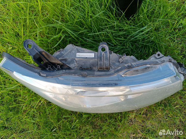 Передние фары Mitsubishi Outlander 3