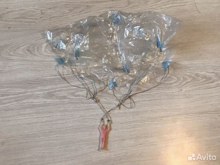 Игрушка СССР парашютист