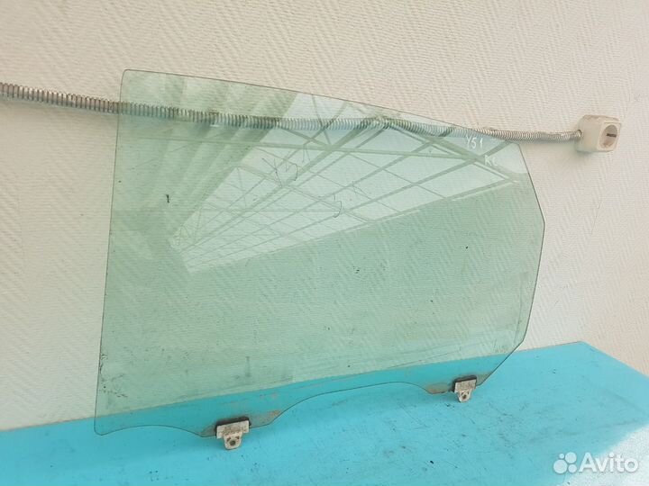 Стекло двери заднее левое Infiniti M Y51