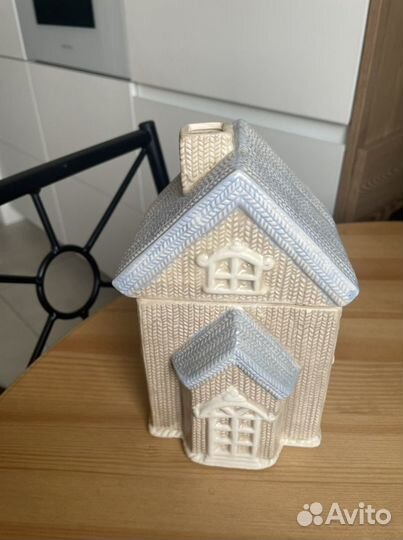 Конфетница в форме милого домика