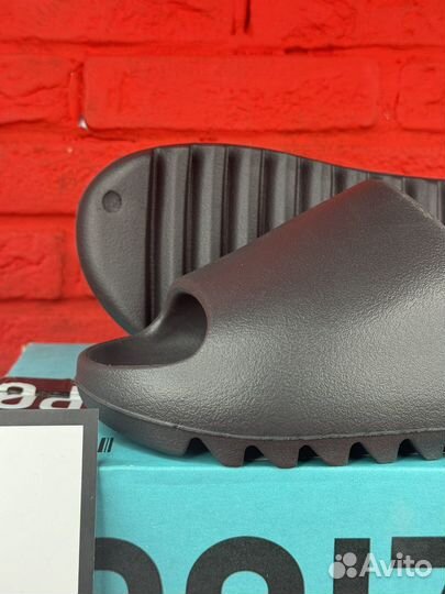 Adidas Yeezy slides black Оригинал Poizon