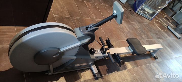 Гребной тренажер matrix rower