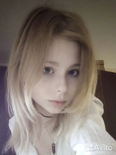 Сотрудник пункта выдачи заказов