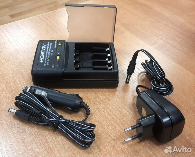 Зарядное устройство robiton SMART S100