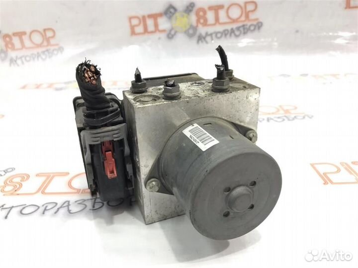 Блок ABS под капотом VW Tiguan (5N1,5N2) 2007-2011