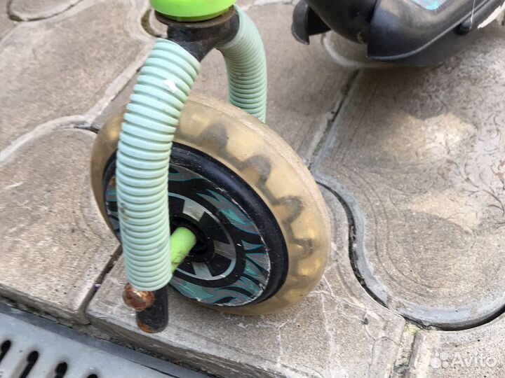 Самокат трехколесный